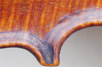 Lion Head Baroque Violin, detail