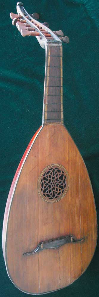 Lute by Johann Christian Hoffmann, front view