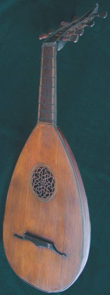 Lute by Johann Christian Hoffmann, front view